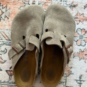 Like-New Suede Leather Birkenstock Clog